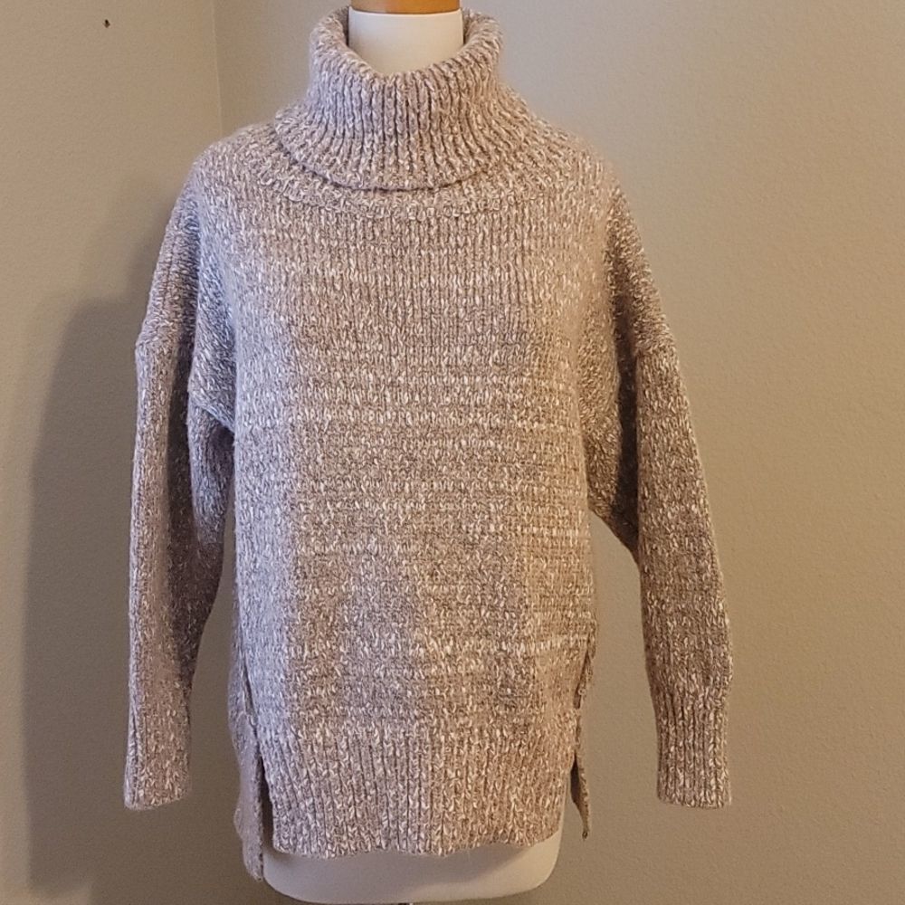 Haute rogue turtleneck sweater size small.